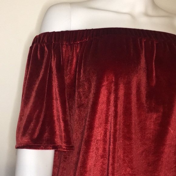 NWT Chelsea & Theodore Cold Shoulder Velour Top - Picture 2 of 10